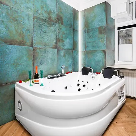 Apartmán Jacuzzi & Bike Apartment, *