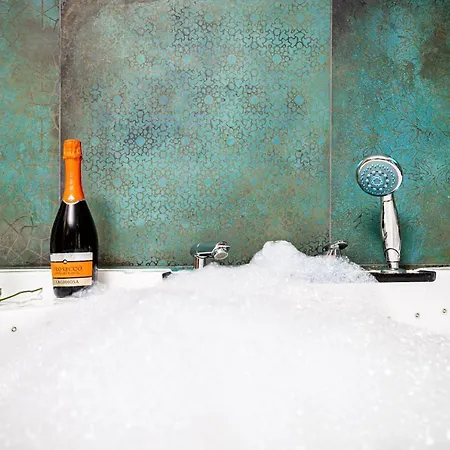 Jacuzzi & Bike Apartment, * Krakau