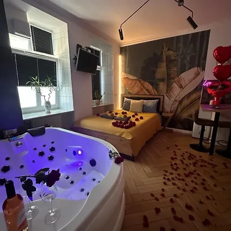 דירה Jacuzzi & Bike Apartment, קרקוב