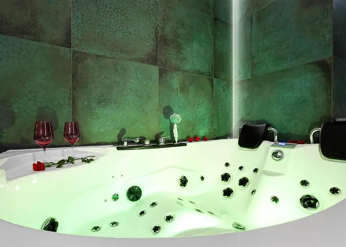 Jacuzzi&bike Apartment,