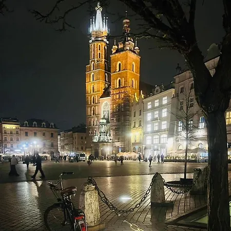 Jacuzzi & Bike Apartment, كراكوفيا