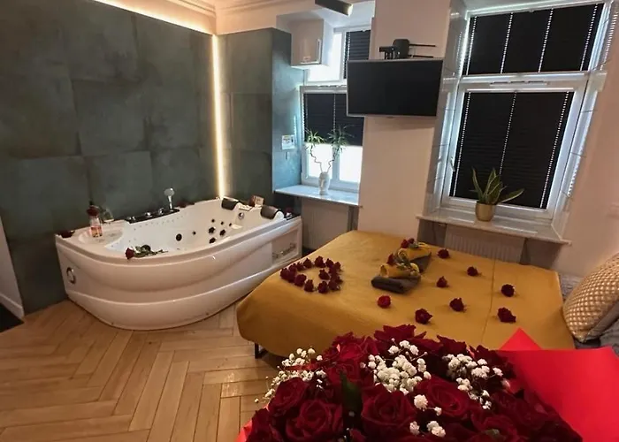 Jacuzzi & Bike Apartment, شقة *