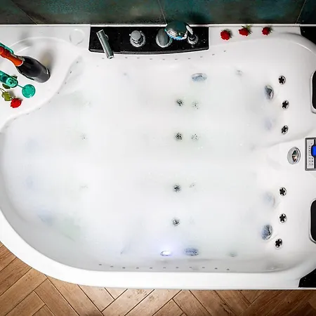 Jacuzzi & Bike Apartment, קרקוב