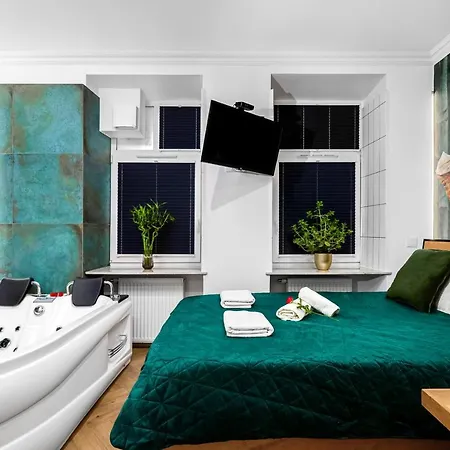 Jacuzzi & Bike Apartment, * קרקוב