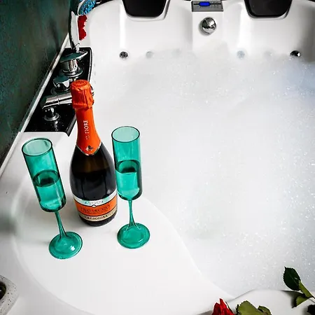 Apartamento Jacuzzi & Bike Apartment, *